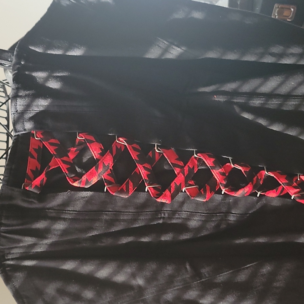 Corset - Picture 3 of 4
